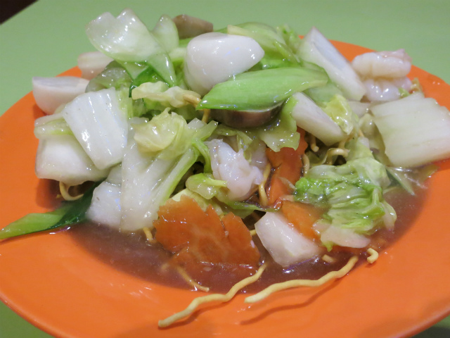 画像2: タイには麺を炒める焼きそばだけでなく、カリカリに揚げたカタ焼きそばもある。それを食べに訪れたのは、高田馬場にあるタイコウというタイ料理店。漢字だと「泰皇」で、タイ国の王様という意味になる。 訪問したのは2月中旬の平日のこ ... 続きを読む → yakitan.info