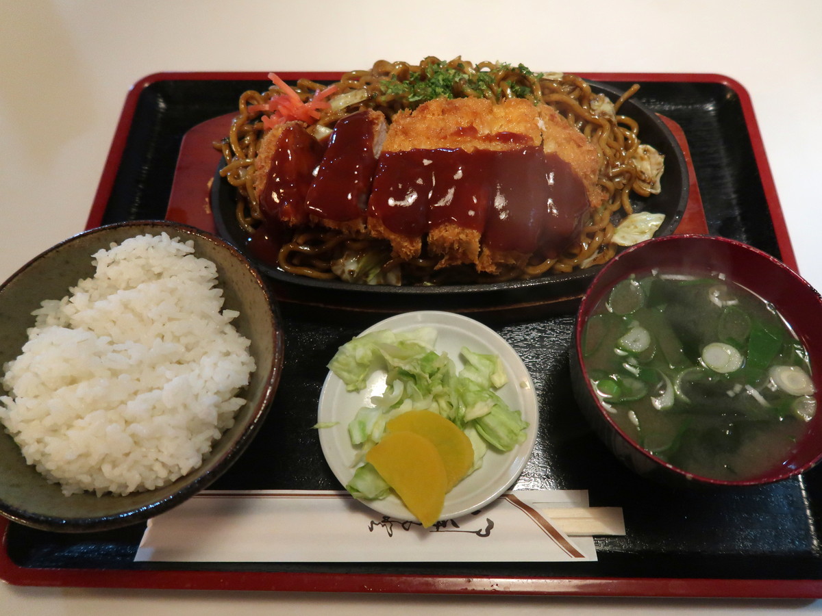 あつあつ鉄板とんかつ焼きそば 1100円