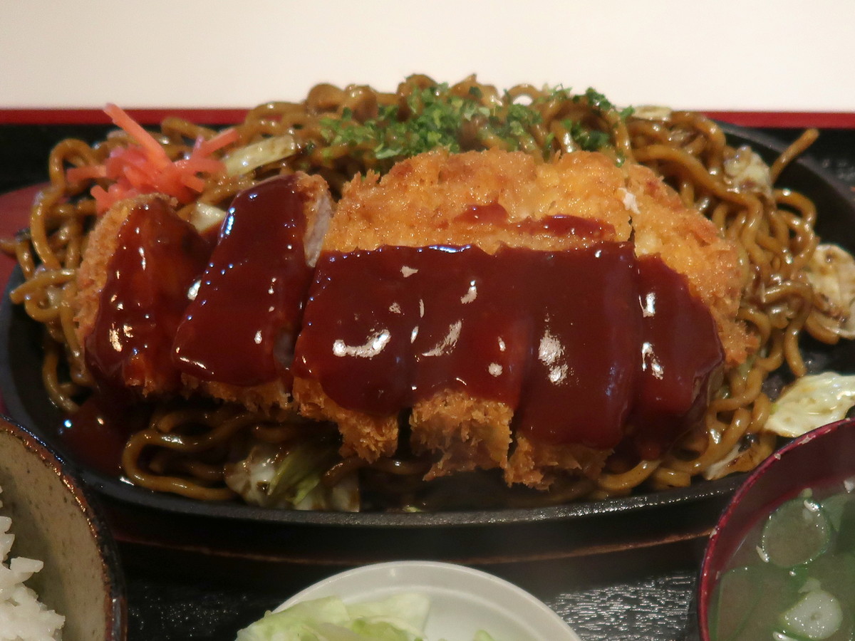 焼きそばのボリュームもなかなか