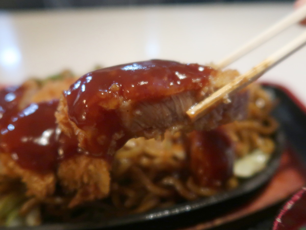 とんかつはかなり厚みがあった