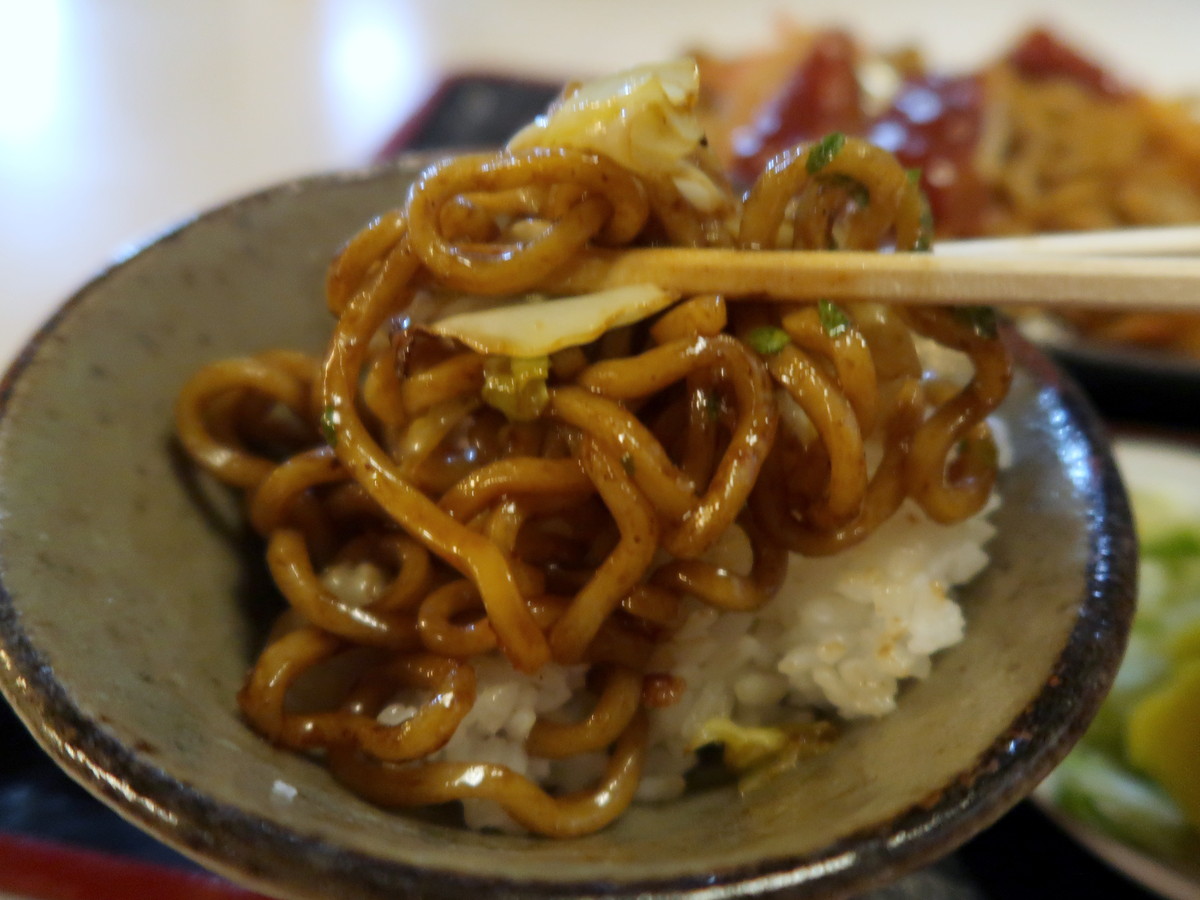 焼きそばとご飯