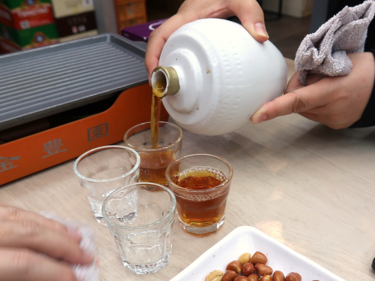 ボトルの紹興酒で乾杯