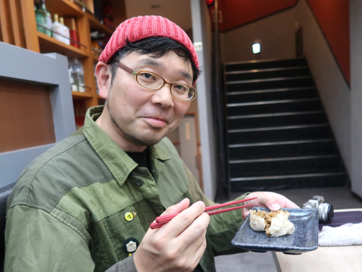 いろいろと分析するシュウマイ潤さん