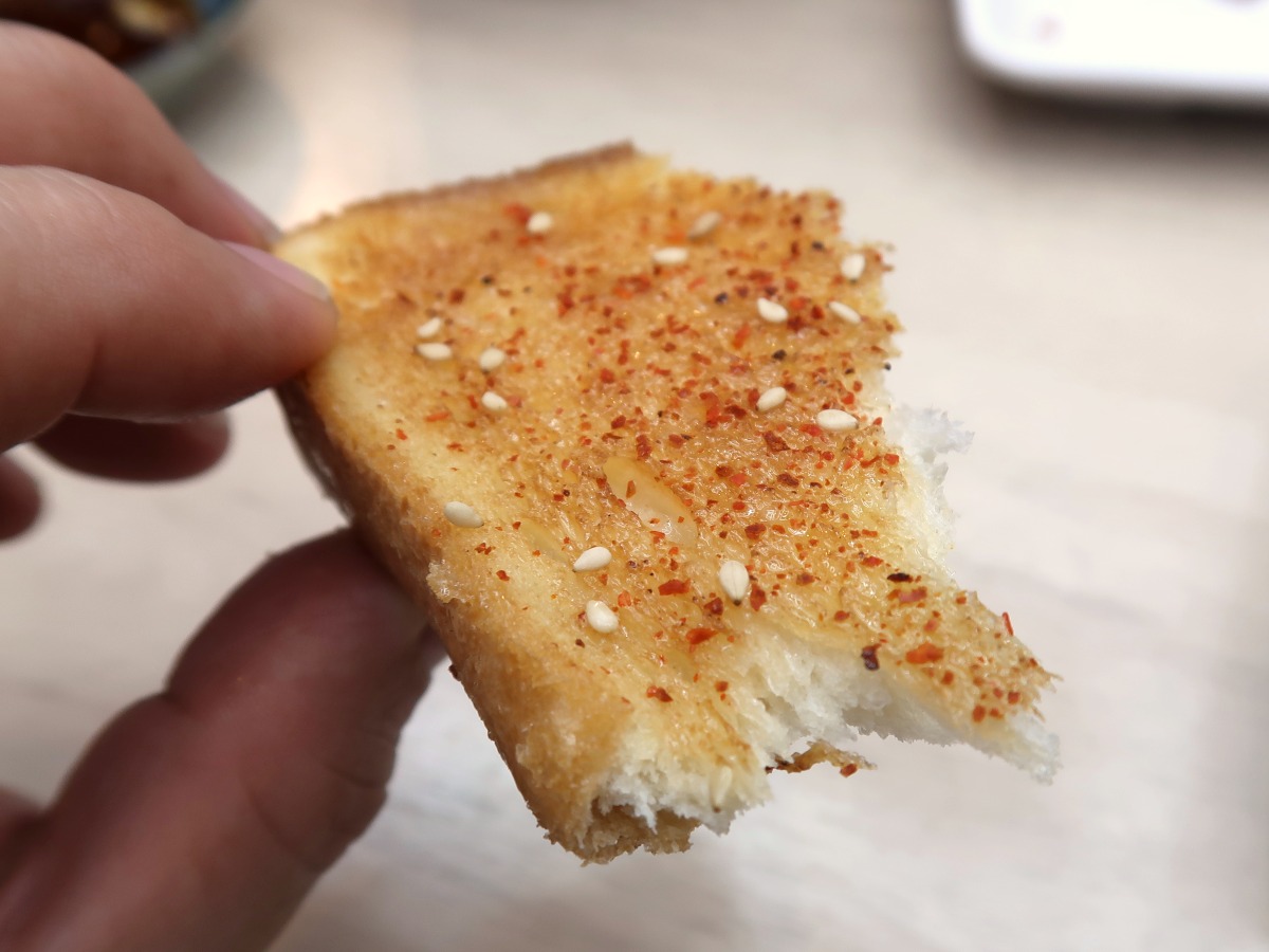 唐辛子がまぶされているのに意外と甘い！