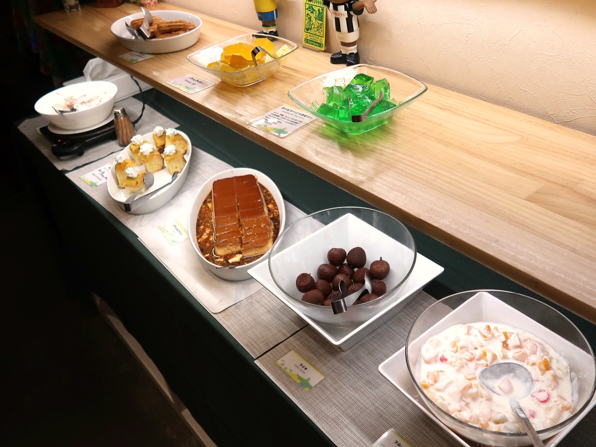 ビュッフェはデザートも選び放題