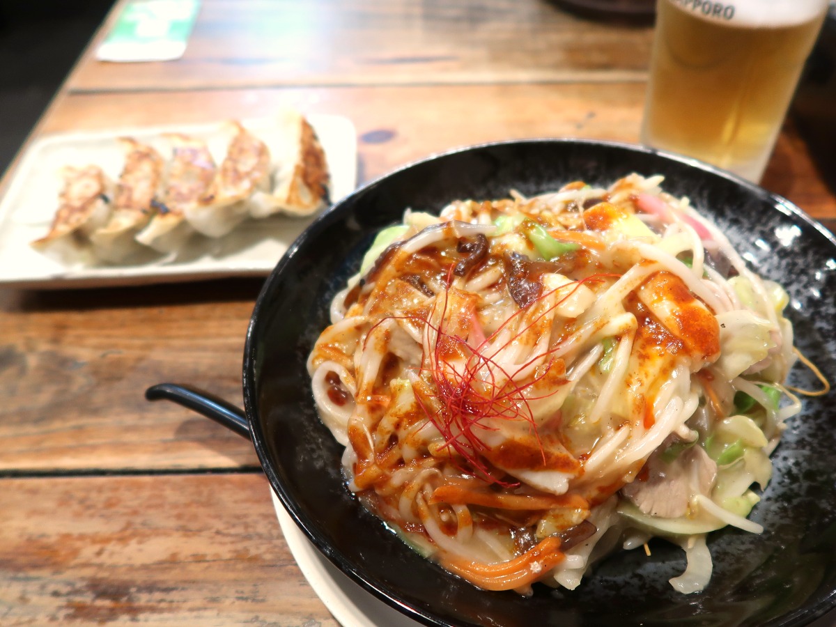 生ビールと焼餃子、赤皿うどんで軽い晩酌