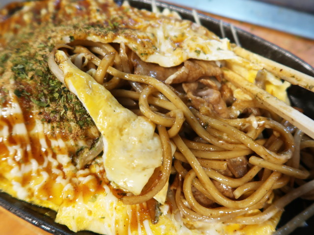 モチモチ太麺と濃厚ソース