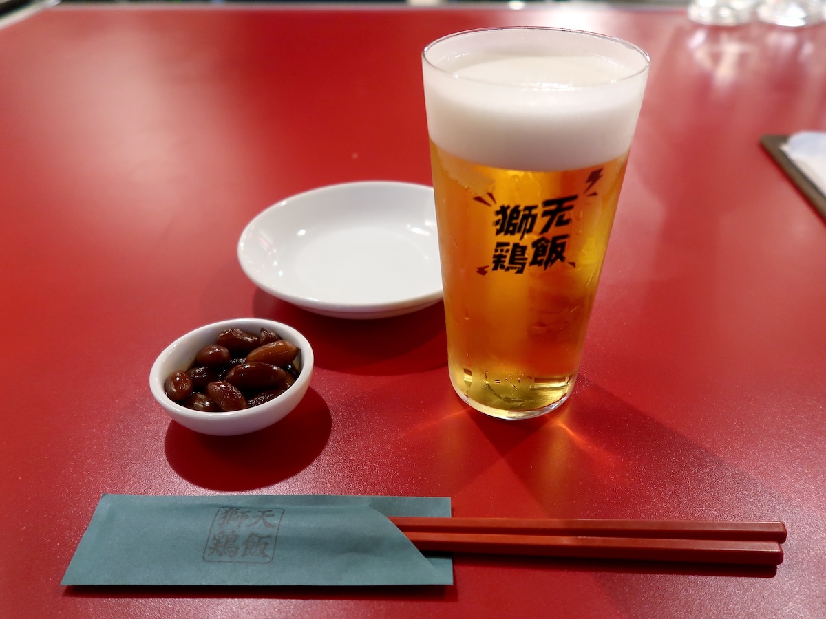 生ビールと茹で落花生