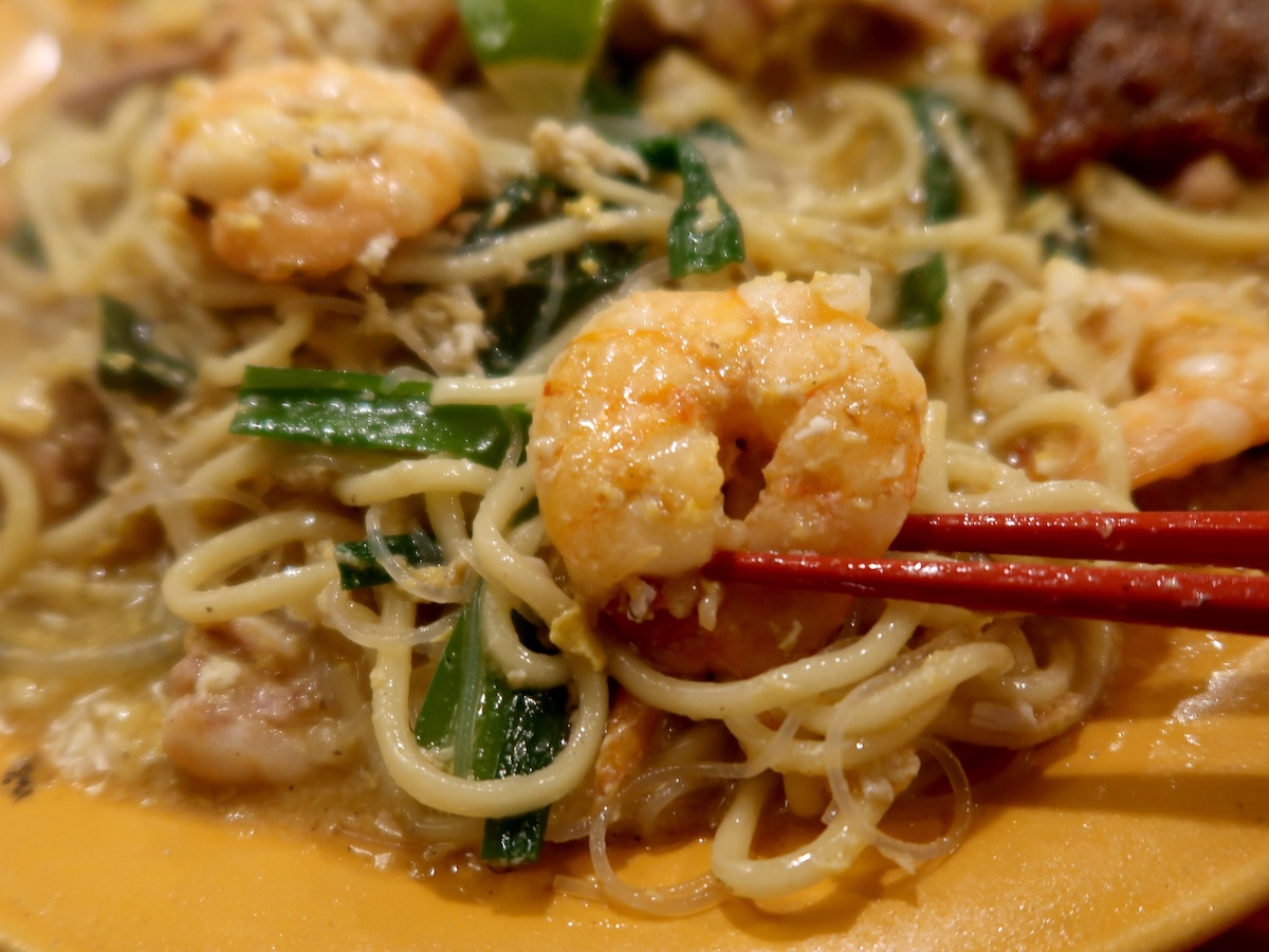 麺は中太の中華麺と細い春雨の２種