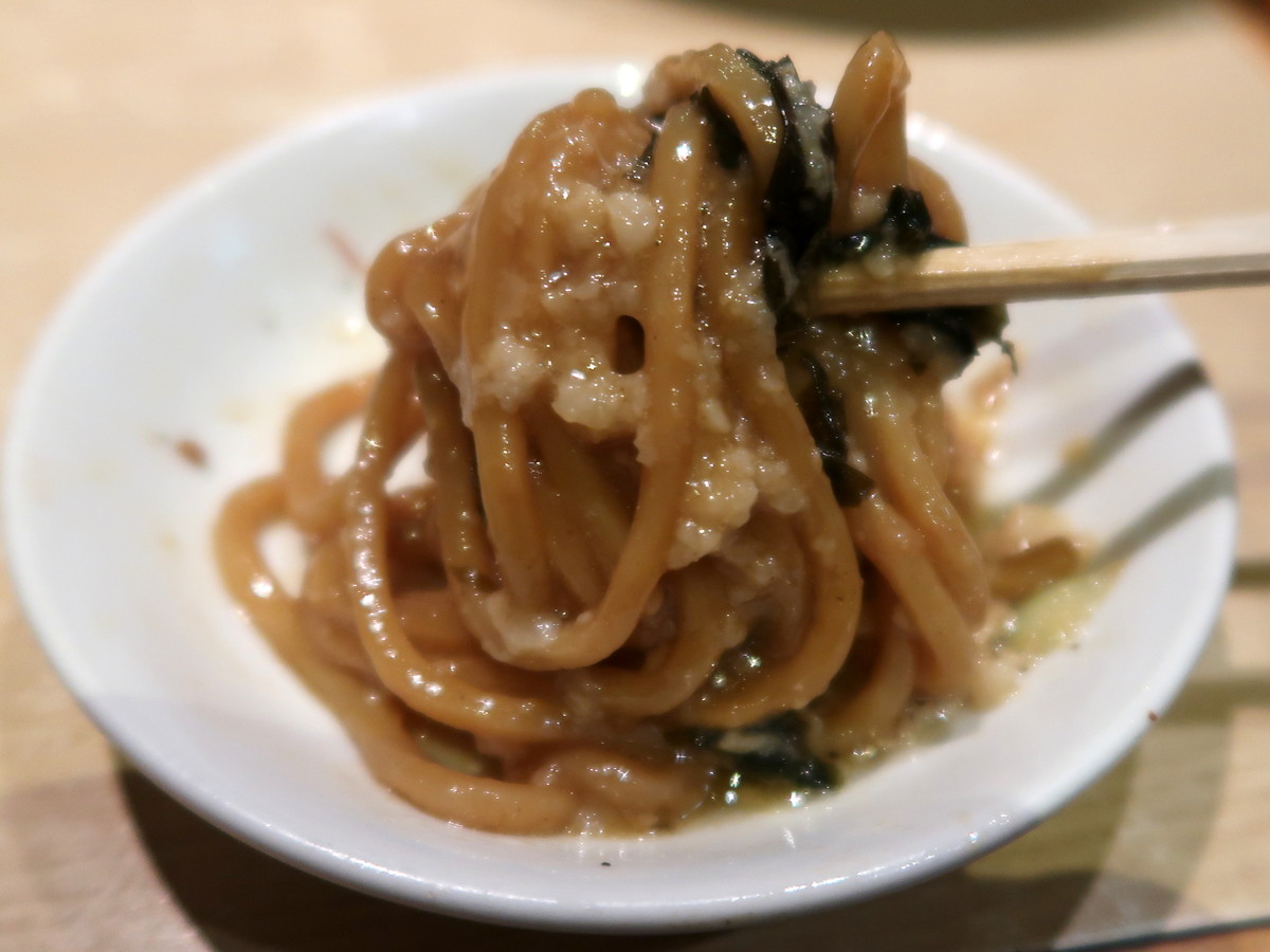 醤油ベースの焼きそば、めっちゃウメーン