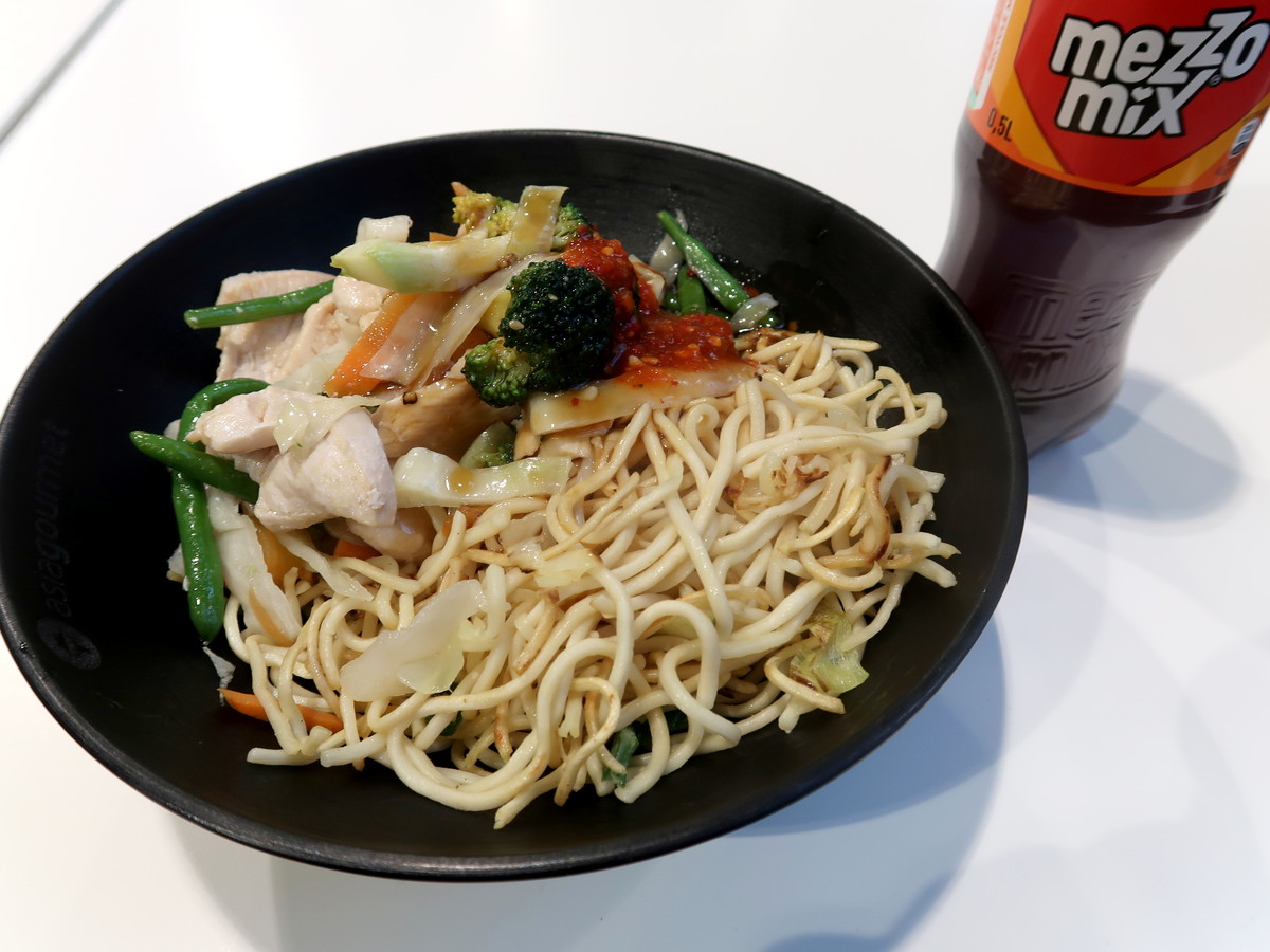 イートインと告げるとお皿で提供されるっぽい