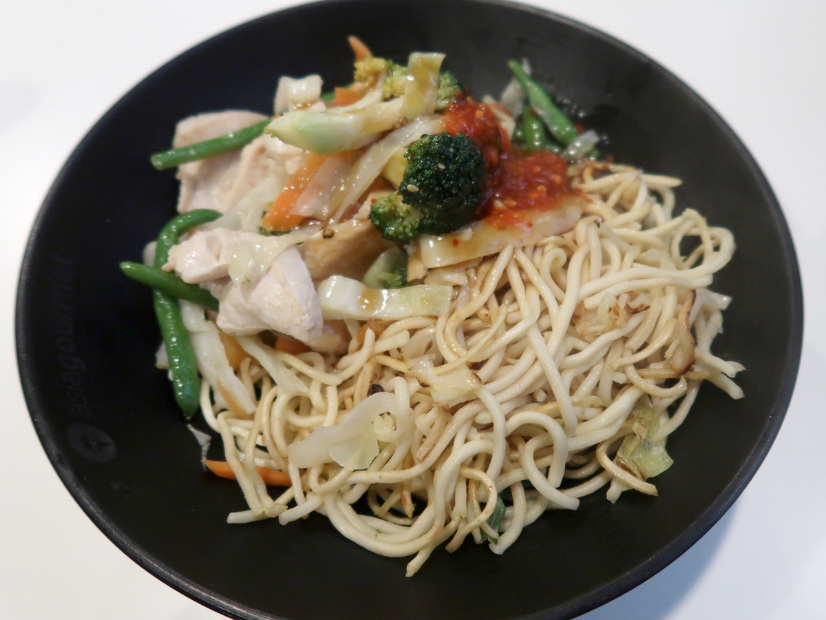 Box2: Asia-Bratnudeln Chicken €7.5