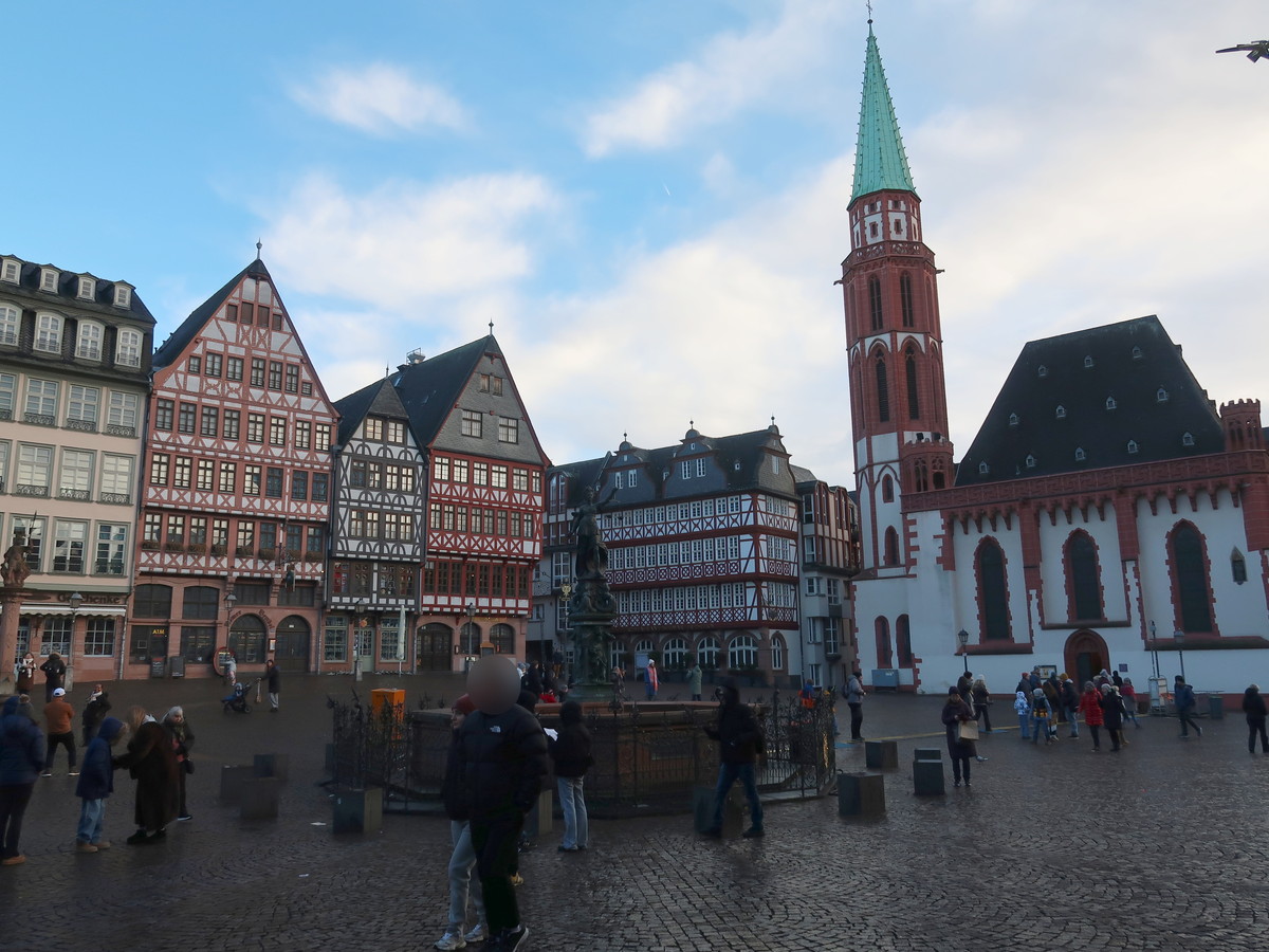 フランクフルトの代表的観光地 レーマー広場