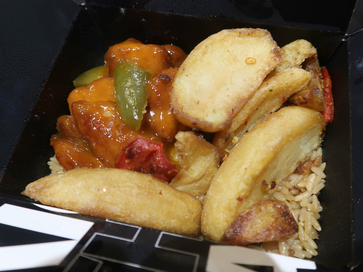 こちらは玉子チャーハンがベース