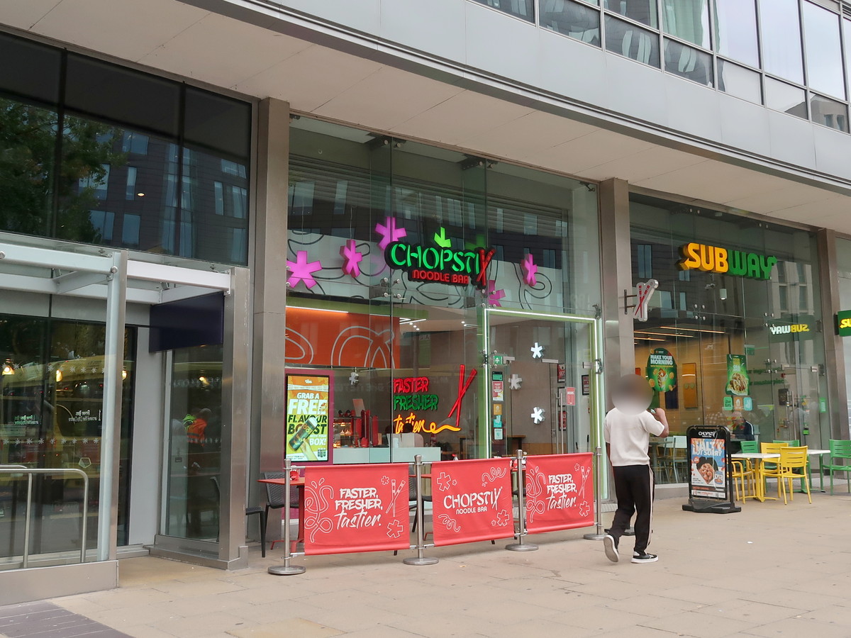 Chopstix Noodle Bar 昼間はこんなん