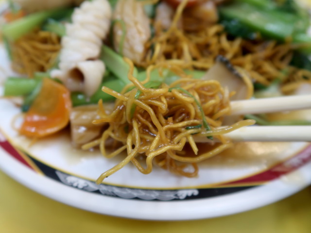 麺は揚げ麺