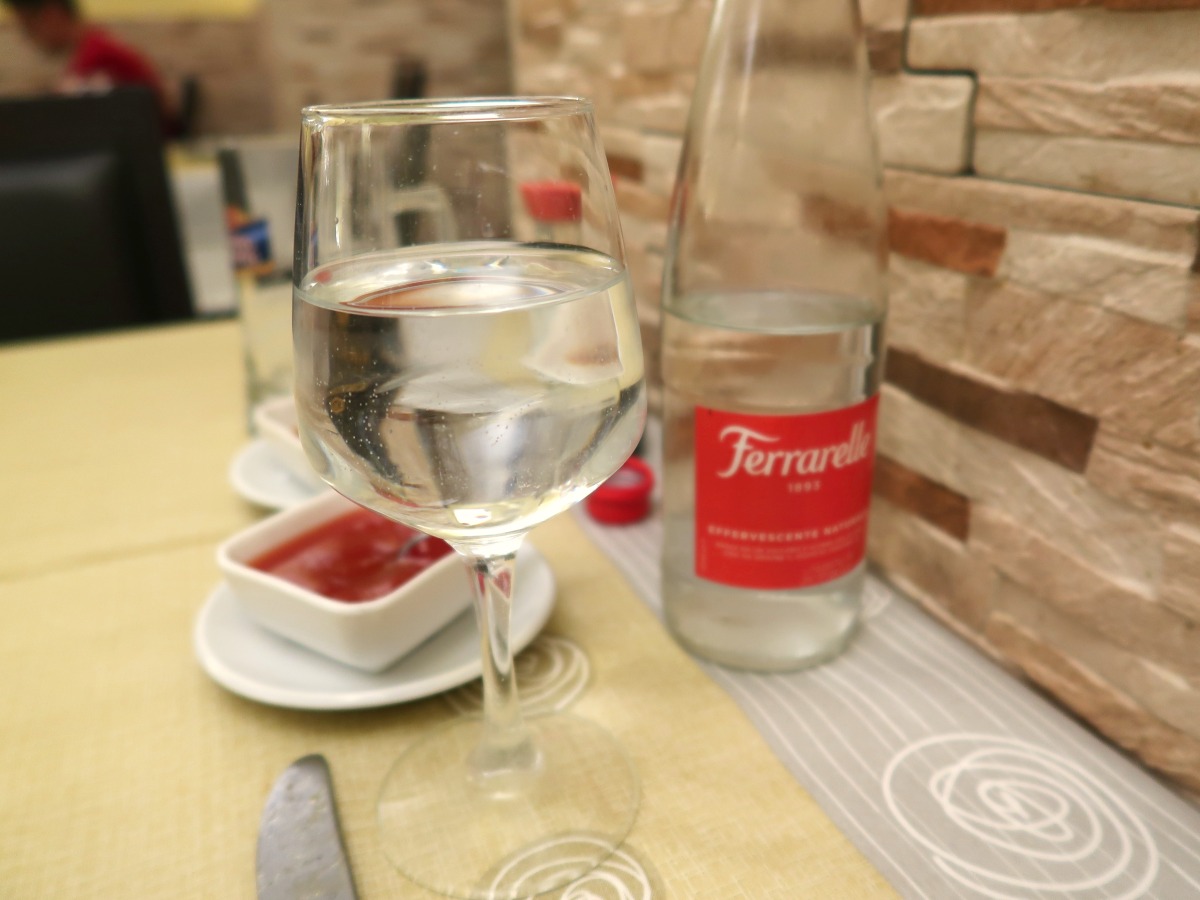 Acqua frizzante 500ml €1.50