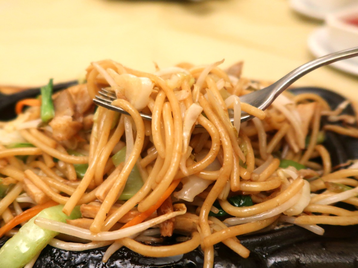 乾麺スパゲッティをあっさり醤油味で炒めた焼きそば