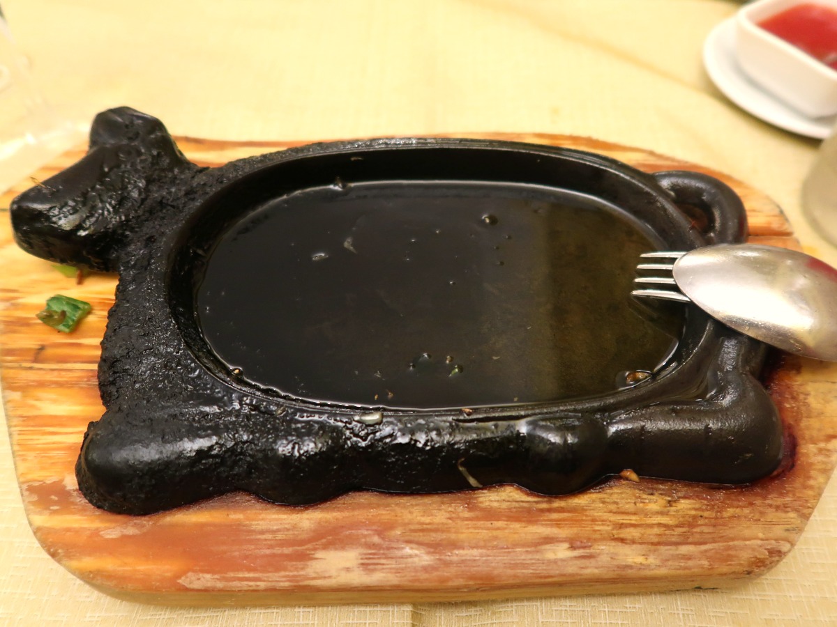 なぜか牛型のプレートが使われる