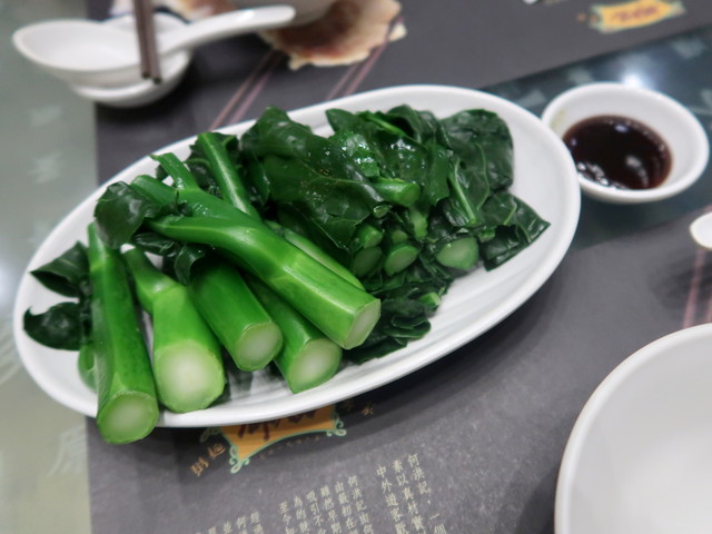翠綠郊外蠔油菜(湯で野菜のオイスターソースがけ) 58HKD