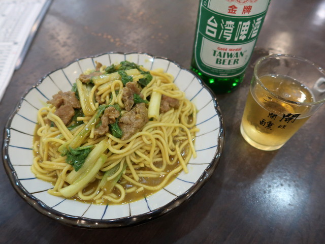 カレー牛肉焼きそばとビール