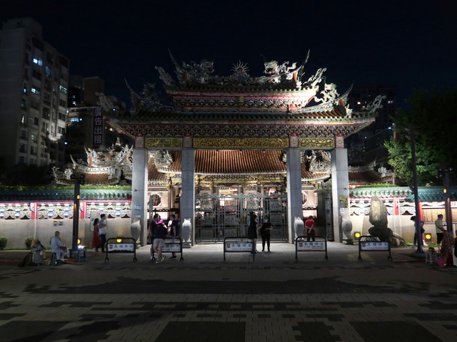 台北の古刹 艋舺龍山寺