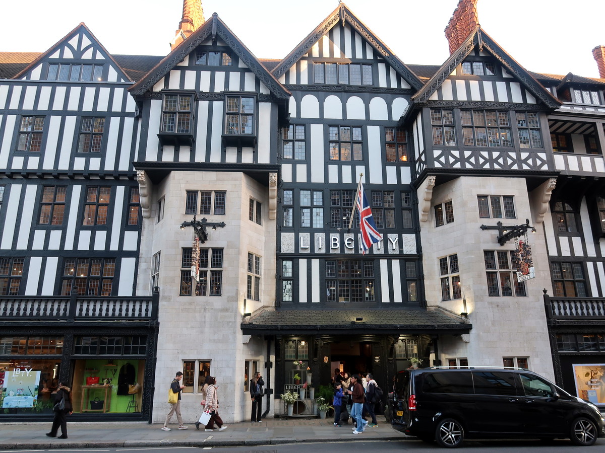 老舗百貨店 リバティ