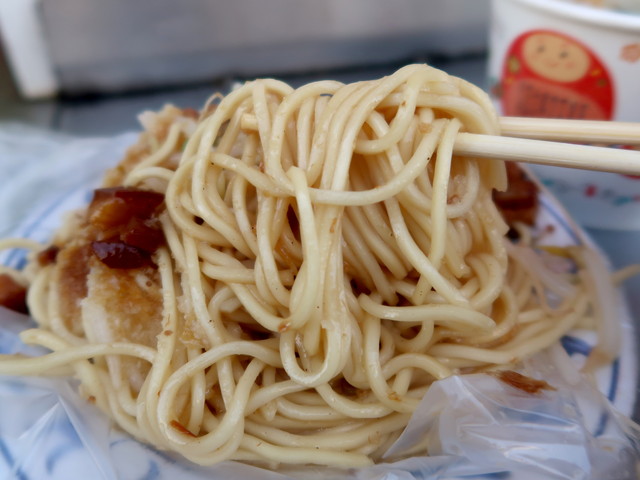 麺自体の味付けは抑制気味